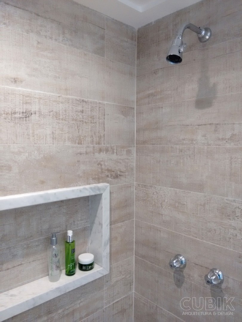 nicho mármore branco pigues, porcelanato Portobello Eucalipto Autoclavado patina natural